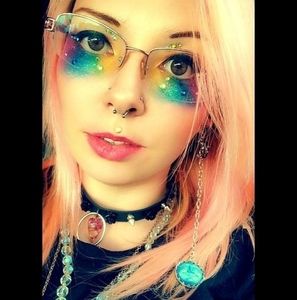 Meet your Posher, Lacey